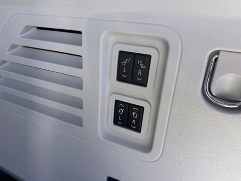 New 2026 Buick Enclave Avenir image 33