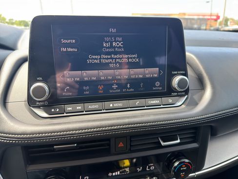 Used 2024 Nissan Rogue SV FWD image 22