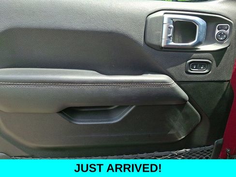 Used 2022 Jeep Wrangler Unlimited Sahara AWD/4WD image 12