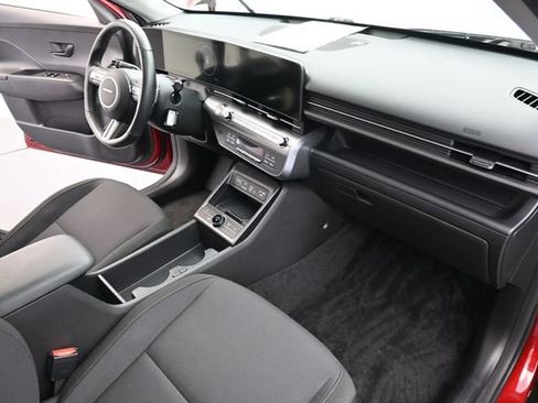 Used 2025 Hyundai Kona SEL AWD/4WD image 30