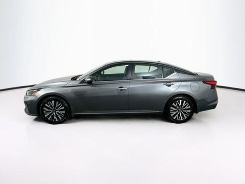Used 2024 Nissan Altima 2.5 SV w/ SV Premium Package FWD image 4