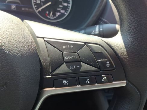 Used 2025 Nissan Sentra SV FWD image 25