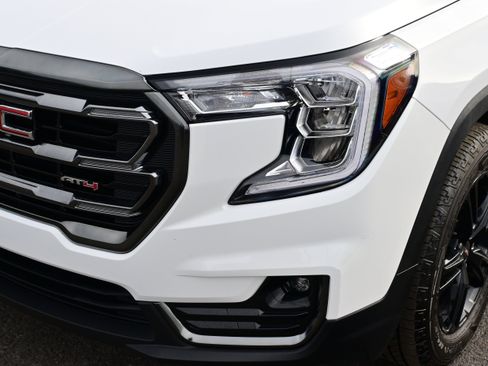 Used 2023 GMC Terrain AT4 image 12