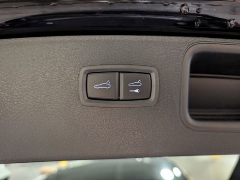 Certified 2024 Porsche Macan image 21