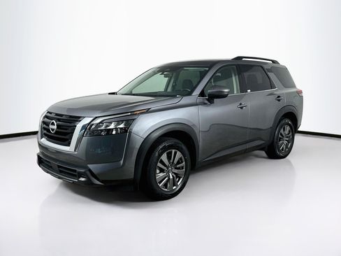 Used 2025 Nissan Pathfinder SV FWD image 3