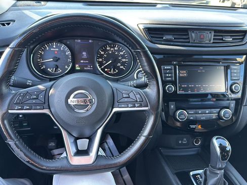 Used 2020 Nissan Rogue SV image 18
