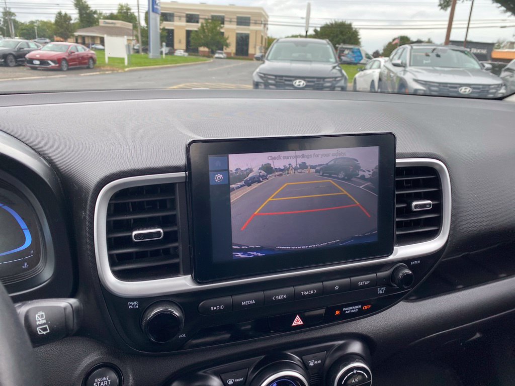 Certified 2024 Hyundai Venue SEL FWD image 12