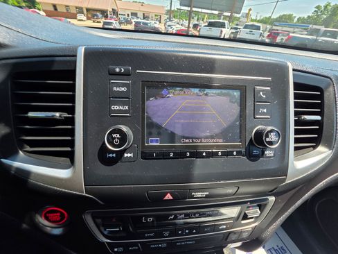 Used 2018 Honda Ridgeline Sport image 11
