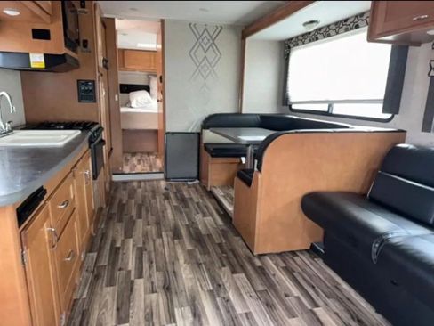 Used 2016 Ford E-450 and Econoline 450 Super Duty w/ Motorhome Prep Package image 6