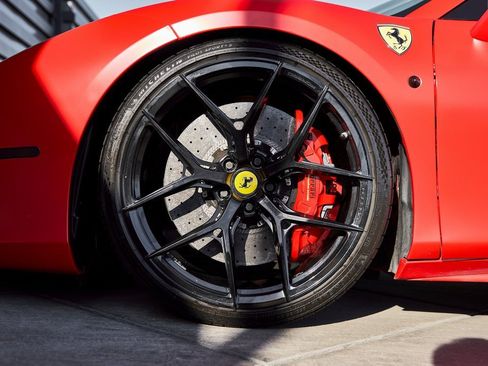 Used 2019 Ferrari 488 Spider Base image 3