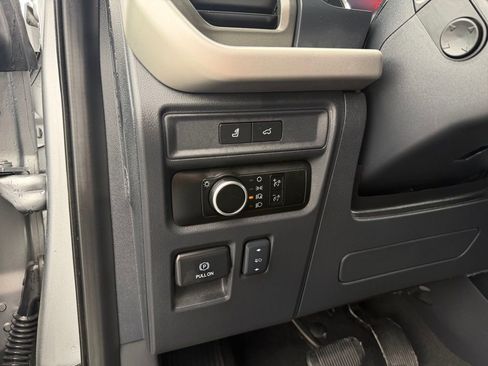 Used 2024 Ford Expedition XLT RWD image 15