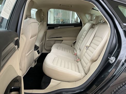 Used 2015 Ford Fusion SE image 18