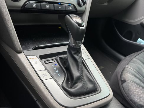 Used 2017 Hyundai Elantra Limited FWD image 8