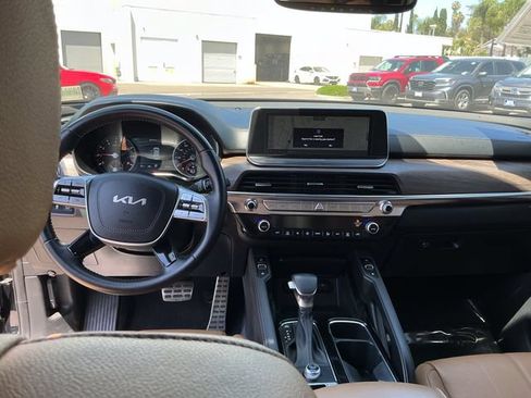 Used 2022 Kia Telluride SX w/ Towing Package FWD image 17