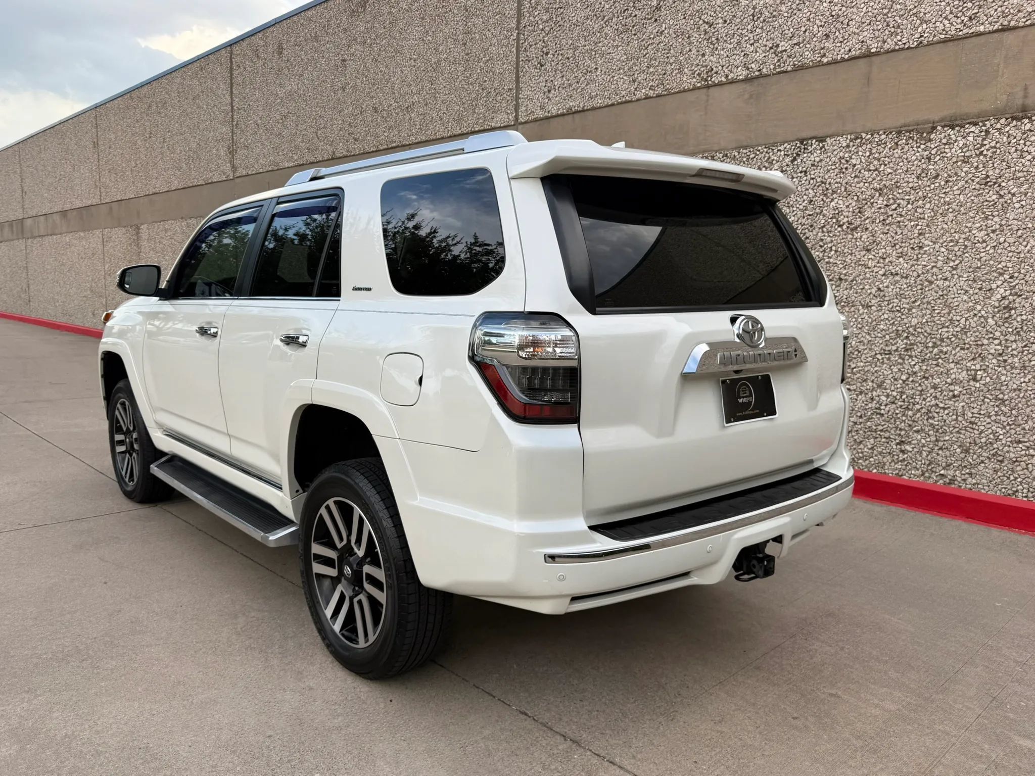 Used 2018 Toyota 4Runner Limited AWD/4WD image 4
