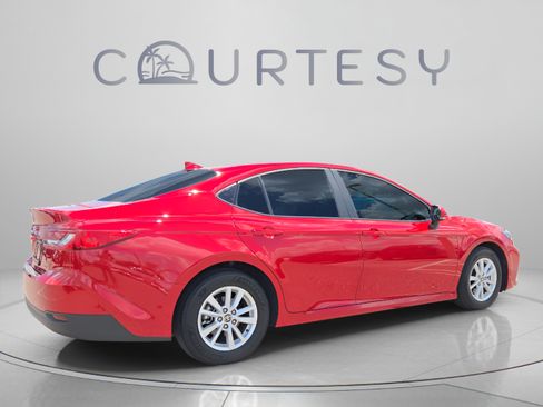 Used 2025 Toyota Camry LE FWD image 5
