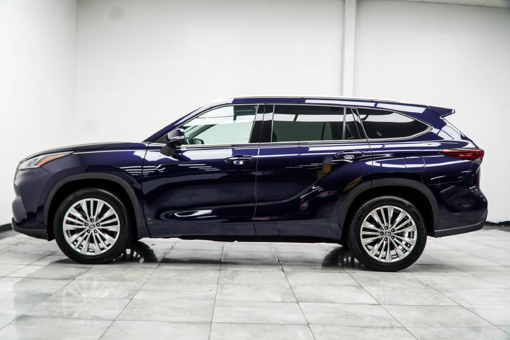 Used 2023 Toyota Highlander Platinum FWD image 12