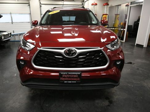 Used 2021 Toyota Highlander XLE image 10