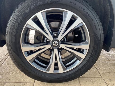 Used 2019 Nissan Rogue SV w/ Premium Package AWD/4WD image 13