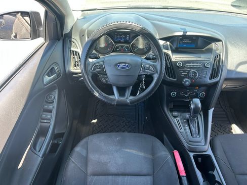Used 2018 Ford Focus SE FWD image 25
