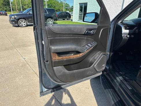 Used 2019 Chevrolet Suburban LT AWD/4WD image 20