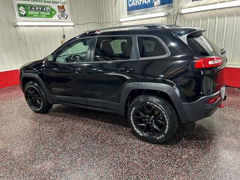 Used 2018 Jeep Cherokee Trailhawk w/ Cold Weather Group image 11