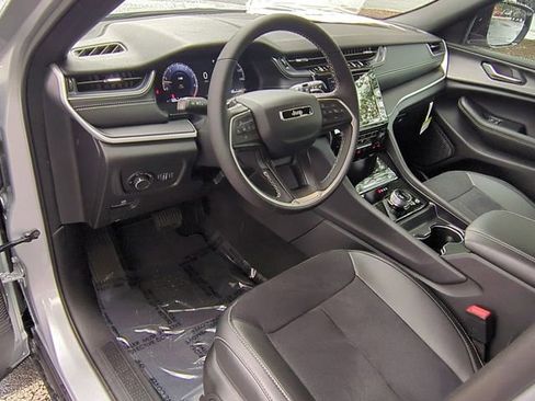 New 2025 Jeep Grand Cherokee L Altitude image 12