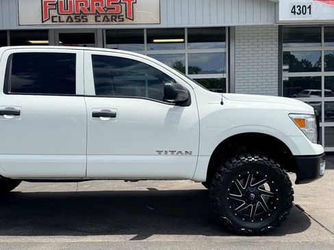 Used 2017 Nissan Titan S AWD/4WD image 10