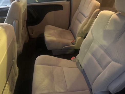 Used 2016 Dodge Grand Caravan SXT w/ Rear Park Assist Package image 9