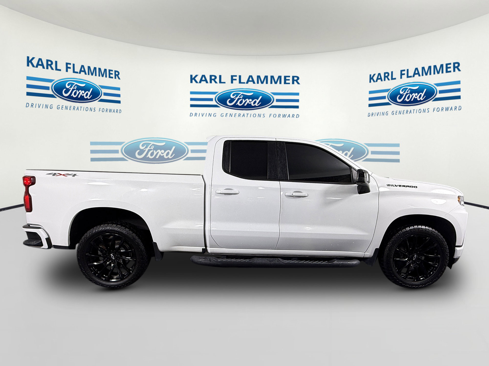 Used 2022 Chevrolet Silverado 1500 RST w/ Rally Edition AWD/4WD image 2