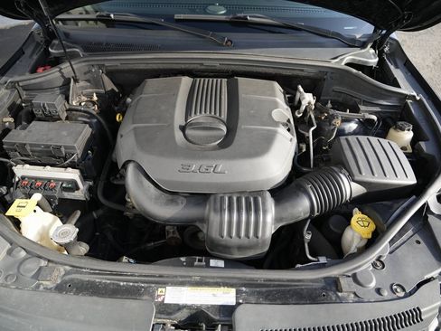 Used 2011 Jeep Grand Cherokee Laredo image 16