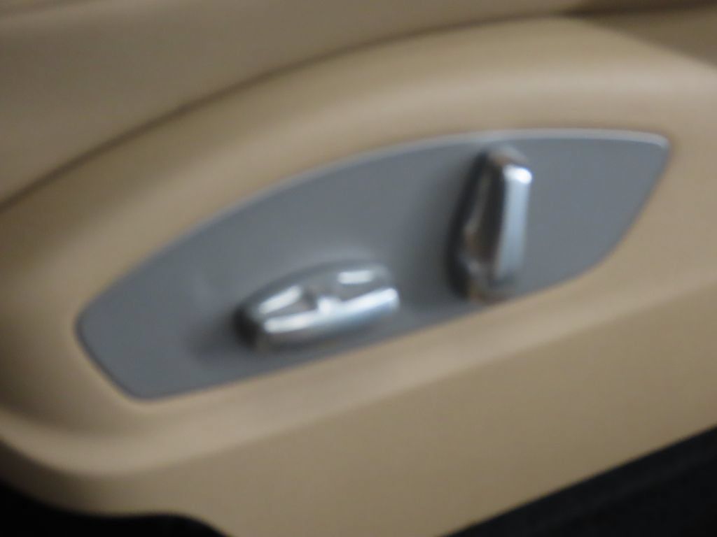 Certified 2026 Porsche Macan AWD/4WD image 41