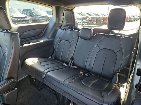 New 2026 Chrysler Pacifica Select image 34