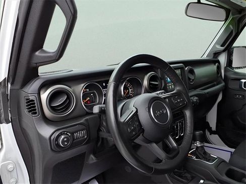 Used 2022 Jeep Gladiator Willys image 13