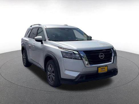 Used 2025 Nissan Pathfinder SV AWD/4WD image 3