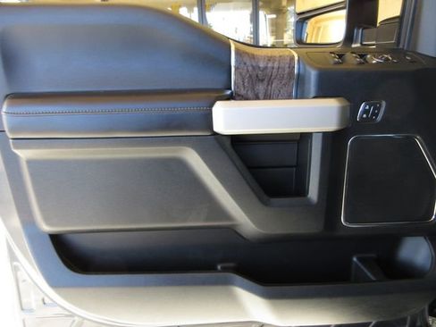 Used 2018 Ford F250 Lariat image 9