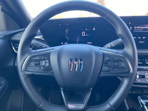 Used 2025 Buick Envista Sport Touring image 26