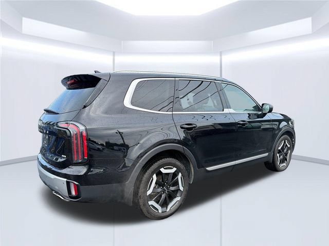 Used 2023 Kia Telluride EX w/ EX Captain's Chair Package AWD/4WD image 5