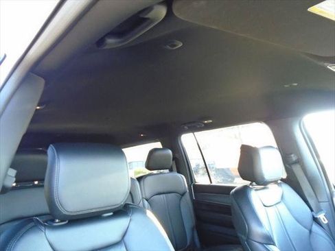 Used 2025 Jeep Wagoneer 4WD w/ Mopar Step-Up Package image 18