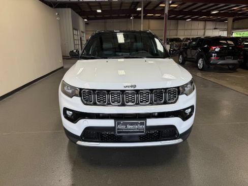 Used 2025 Jeep Compass Limited AWD/4WD image 9