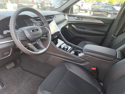 New 2025 Jeep Grand Cherokee Altitude w/ Trailer Tow Package image 16