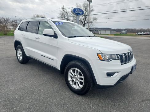 Used 2020 Jeep Grand Cherokee Laredo image 4