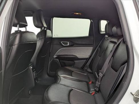 Used 2024 Jeep Compass Latitude AWD/4WD image 17