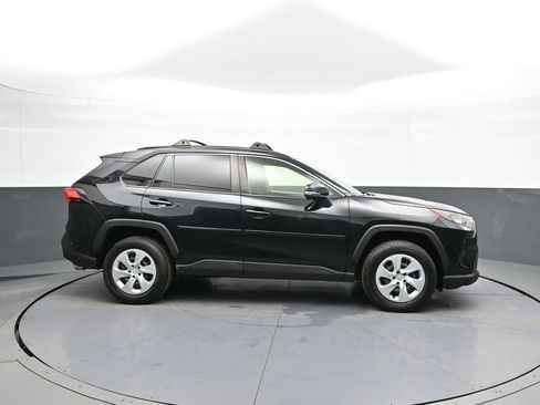 Used 2019 Toyota RAV4 LE image 5