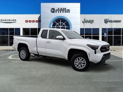 Used 2024 Toyota Tacoma SR5 image 2