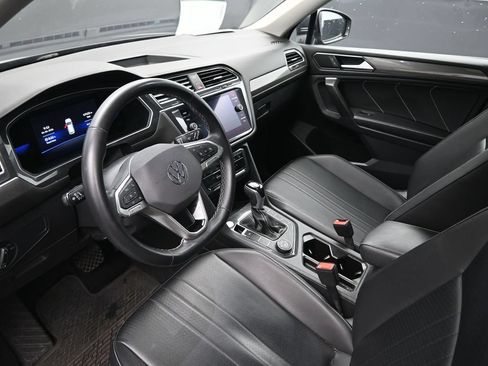 Used 2022 Volkswagen Tiguan SE AWD/4WD image 19