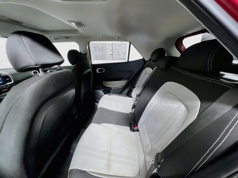 Used 2025 Hyundai Venue SEL FWD image 28