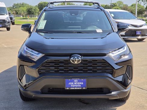 Used 2025 Toyota RAV4 XLE w/ Convenience Package FWD image 3