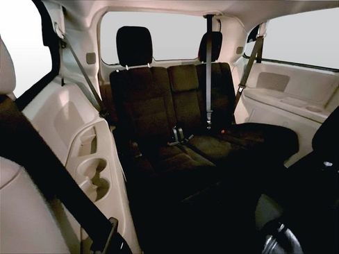 Used 2019 Dodge Grand Caravan SE w/ Rear Park Assist Package FWD image 28