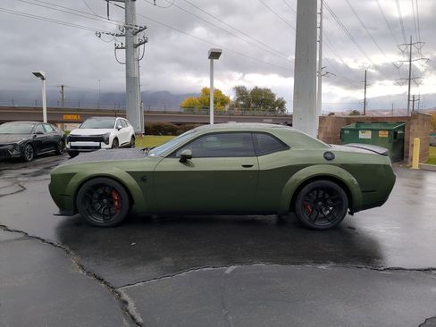 Used 2018 Dodge Challenger SRT Hellcat image 2